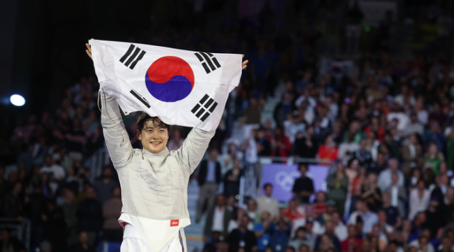 펜싱 오상욱, 한국 첫 금메달…'코치님이 '널 이길 사람없다' 용기 줘'