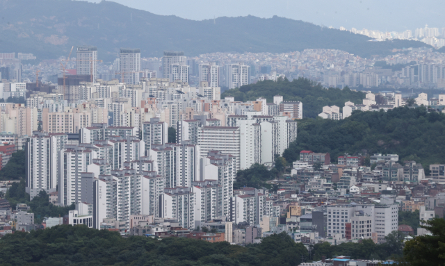 서울 남산에서 25일 바라본 시내 아파트 모습. 연합뉴스