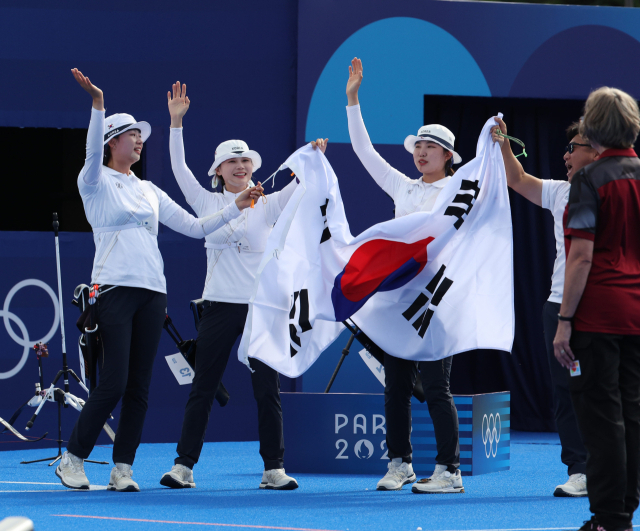 '한국이 쏘면 역사가 된다'…여자양궁 단체 10연패 '금자탑' [올림픽]