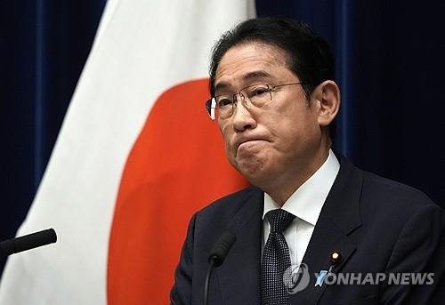 벼랑 끝에 내몰리는 기시다…日국민 80% '지금 당장 물러나거나 9월까지만 하길' [지금 일본에선]