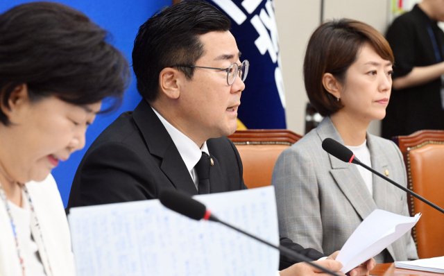 박찬대 더불어민주당 대표 직무대행 겸 원내대표가 31일 국회에서 열린 최고위원회의에 참석해 현안에 관해 발언하고 있다. 오승현 기자