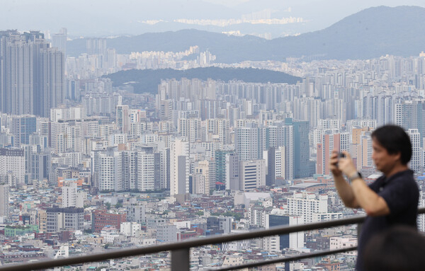 서울 남산에서 바라본 시내 아파트 전경. 연합뉴스