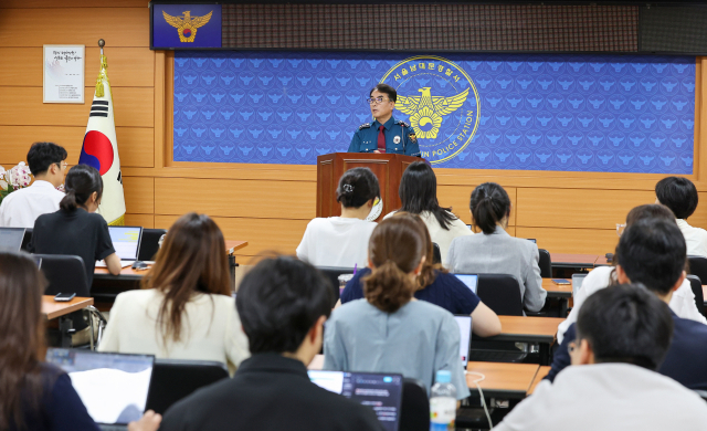 1일 오전 서울 중구 남대문경찰서에서 시청역 사고 브리핑이 열리고 있다. 연합뉴스