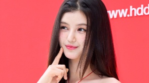 뉴진스 다니엘, 복숭아 찌르지 마세요 [SE★포토]