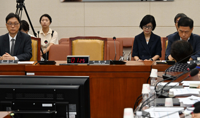 '식물 방통위' 감수…용산 '오물탄핵' 정면돌파