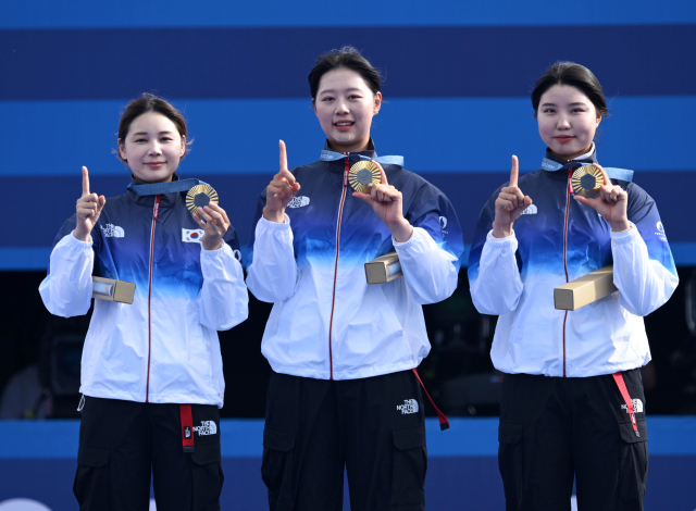 역시 세계 최강 궁사들…女양궁, 세선수 모두 8강 티켓 쐈다 [올림픽]