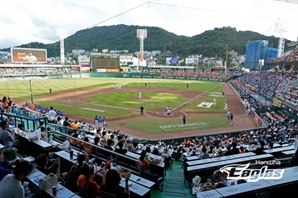 프로야구 기아 VS 한화 경기, 폭염으로 정전