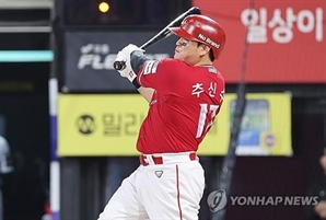 42세 추신수, KBO리그 최고령 홈런 경신