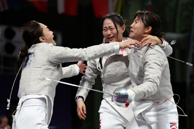 [속보] 한국 펜싱 女사브르, 올림픽 단체전 첫 결승 찔렀다…銀 확보