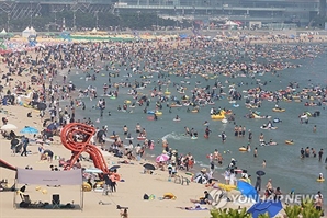 경주 38.6도, 포항 38도 등 찜통더위 ‘절정’…열대야 지속