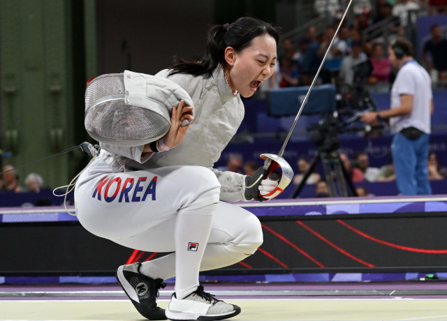 女사브르 무슨 일?…눈빛부터 달랐다, 佛끄고 銀확보[올림픽]