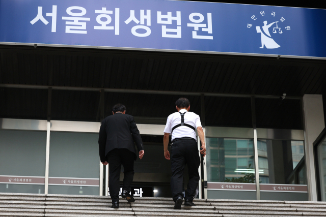 류광진 티몬 대표이사가 2일 서울 서초구 서울회생법원에서 열린 기업 회생 개시 여부를 결정하기 위한 대표자 심문에 출석하고 있다. 뉴스1