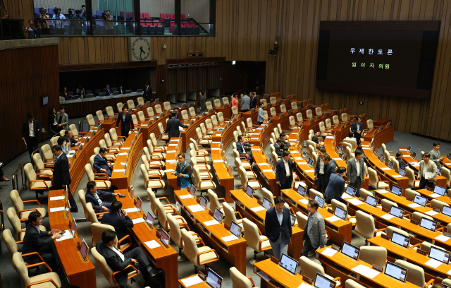 경제는 흔들리는데…'노란봉투법 1호 처리' 정쟁에만 몰두한 巨野