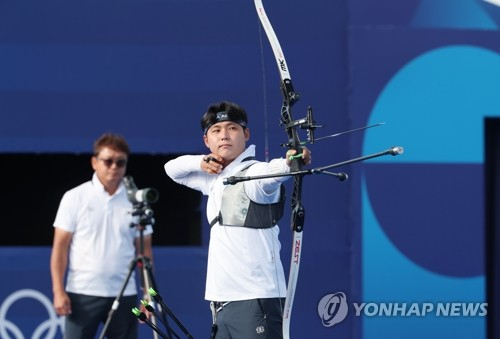 [속보]양궁 남자 개인전 은메달 확보…김우진·이우석, 4강 맞대결