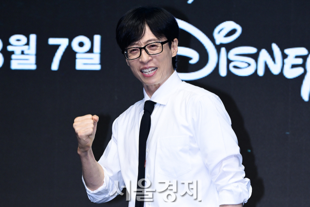 방송인 유재석이 6일 오전 서울 영등포구 콘래드 서울 호텔에서 진행된 디즈니 플러스 오리지널 예능 ‘더 존: 버텨야 산다’ 시즌 3 제작발표회에서 포즈를 취하고 있다. 김규빈 기자 2024.08.06