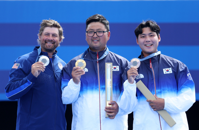 '동네 아빠들인 줄'…김우진·엘리슨, 마이크 켜진 줄 모르고 나눈 대화 내용은?