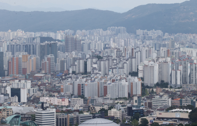 서울 남산에서 바라본 시내 아파트 모습. 연합뉴스