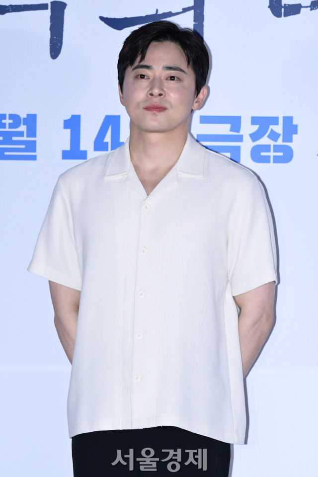 배우 조정석이 6일 오후 서울 용산구 CGV 용산아이파크몰에서 진행된 영화 ‘행복의 나라’(감독 추창민) 언론배급시사회 및 기자간담회에서 포즈를 취하고 있다. 김규빈 기자 2024.08.06