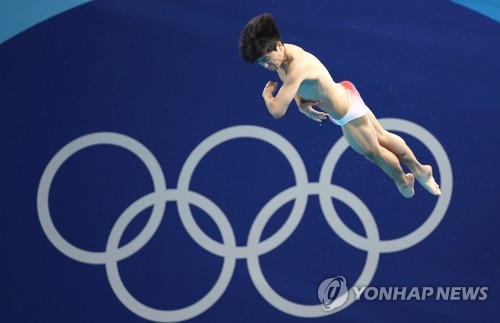 (파리=연합뉴스) 신준희 기자 = 6일(현지시간) 프랑스 파리 아쿠아틱센터에서 열린 2024 파리올림픽 다이빙 남자 3ｍ 스프링보드 예선에 출전한 한국 이재경이 경기를 펼치고 있다. 2024.8.6 hama@yna.co.kr