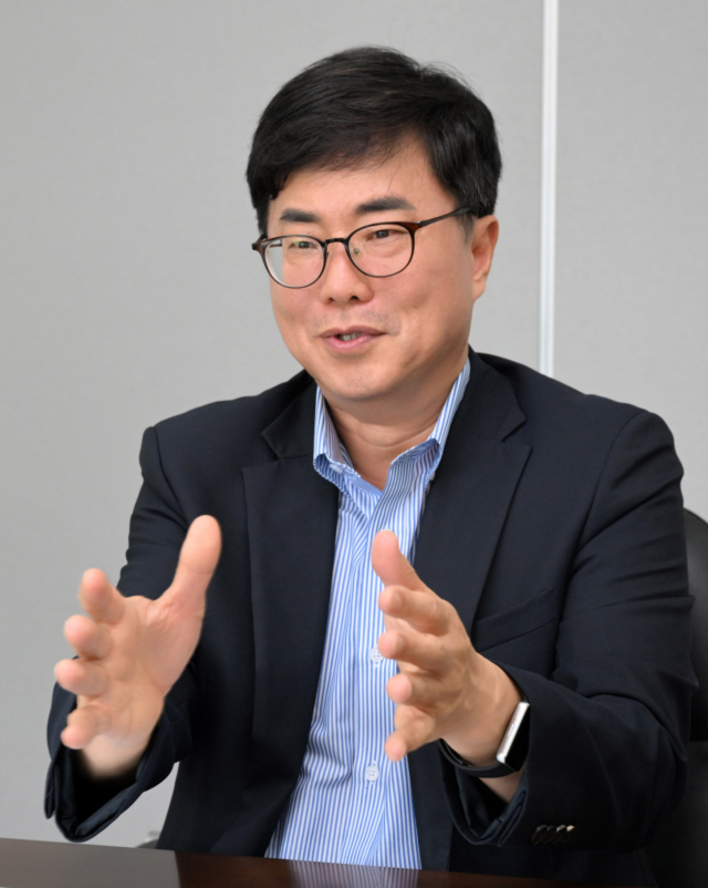이선구 아티웰스 대표가 서울경제신문과 인터뷰하고 있다. 권욱 기자