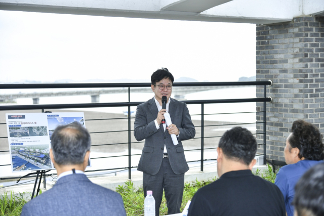 김병수 김포시장이 대명항 국가어항 현장심사에서 발언하고 있다. 사진 제공=김포시