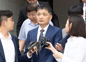 검찰, 'SM 시세조종' 카카오 창업자 김범수 구속 기소