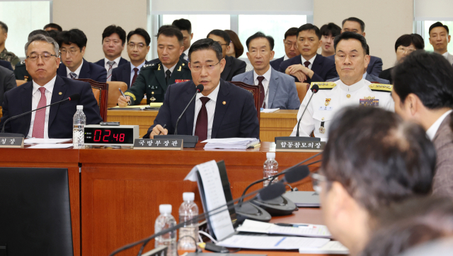 8일 오전 열린 국회 국방위원회 전체회의에서 신원식 국방부 장관이 의원 질의에 답변하고 있다. 연합뉴스