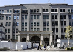 한국처럼 월급 짠 日공무원, 처우 달라지나…역대급 인상 검토한다는데 [지금 일본에선]