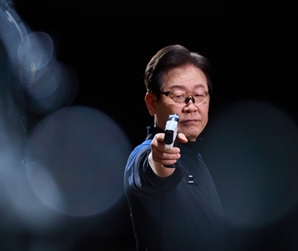 '사격 선수' 변신한 이재명 "출격준비 완료"…진종오 "표적은 어디?"