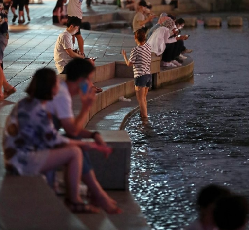 '도대체 언제까지 덥나요'…역대급 '열대야'에 잠 못 이루는 사람들