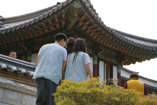 양양 서퍼비치 대신 낙산사로 간 MZ들 '맞는 추구미 찾아요'