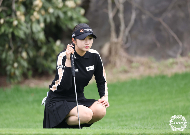 그린을 읽고 있는 박혜준. 사진 제공=KLPGA