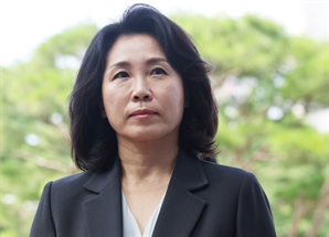 ‘경기도 법카 사용 의혹’ 김혜경 선고 연기… 변론 재개