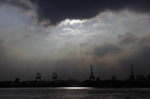 일본에선 지진운(地震雲) 사진을 거론하면서 대규모 지진이 일어날 수 있다는 거짓정보가 확산되고 있다. EPA연합뉴스