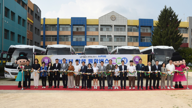 지난 12일 의정부여자고등학교에서 김동근 의정부시장과 원순자 경기도의정부교육지원청 교육장, 학생, 학부모 등 100여명이 참석한 가운데 의정부 통학전용버스 개통식을 개최했다. 사진 제공=의정부시