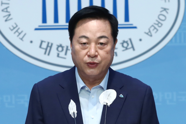 김두관 더불어민주당 당대표 후보가 12일 오전 서울 여의도 소통관에서 민주당 집권을 위한 제언 기자회견을 하고 있다. 뉴스1