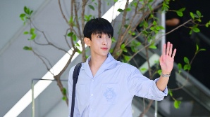 세븐틴 도겸, 곳곳에 인사 [SE★포토]