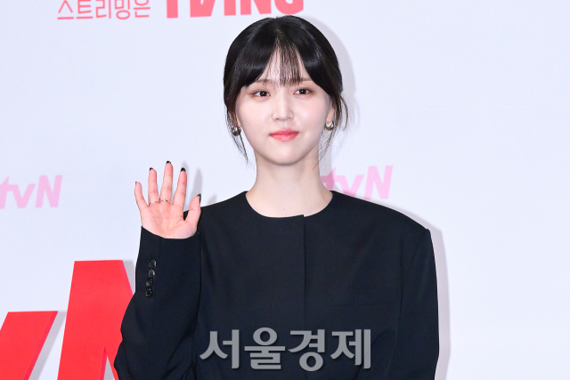 배우 김지은이 14일 오전 서울 구로구 신도림 라마다호텔에서 진행된 tvN 새 토일드라마 ‘엄마친구아들’(극본 신하은/연출 유제원) 제작발표회에서 포즈를 취하고 있다. 김규빈 기자 2024.08.14