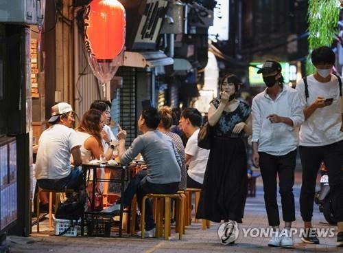 일본 신주쿠거리. EPA연합뉴스