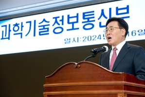 유상임號 과기정통부, AI·통신 정책 난관 뚫을까
