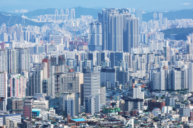 서울 남산에서 바라본 서울 시내 아파트 단지 모습. 연합뉴스.