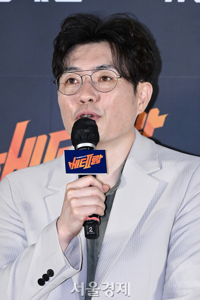 류승완 감독이 20일 오전 서울 용산구 CGV 용산아이파크몰에서 진행된 영화 ‘베테랑 2’(감독 류승완) 제작보고회에서 소감을 말하고 있다. 김규빈 기자 2024.08.19