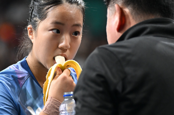 ''국민 삐약이' 신유빈, 파리올림픽 전부터 어깨 아팠다'…의사 권유로 한 달간 휴식