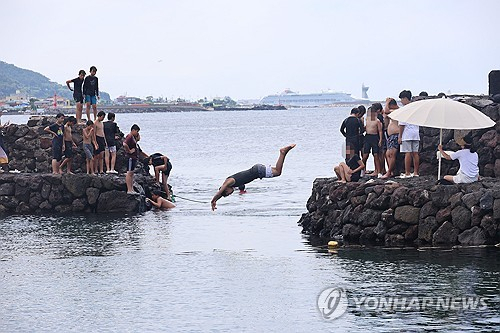 '인생샷' 건지려다 벌써 '2명 사망'…제주도 '다이빙 금지 구역'도 논의