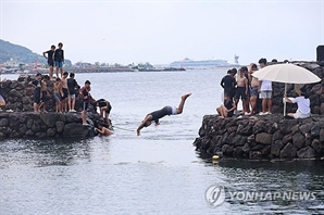 '인생샷' 건지려다 벌써 "2명 사망"…제주도 '다이빙 금지 구역'도 논의