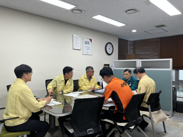 경남도가 태풍 종다리 북상에 따른 회의를 진행하고 있다. 사진제공=경남도