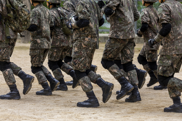 하사는 180만원 받는데 병장 월급 200만원으로 '껑충'…'직업군인 누가 하나'