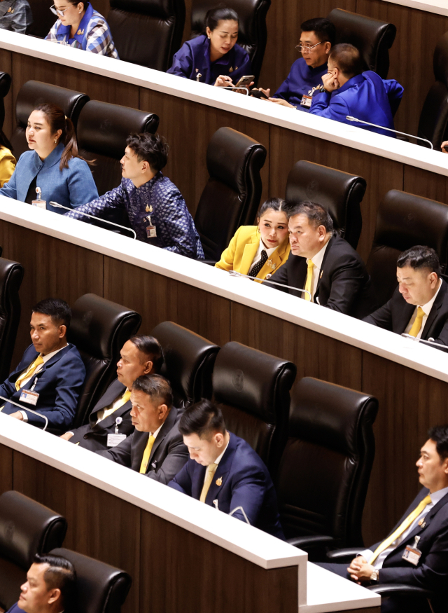 태국 국회의원들이 지난 8월 16일 방콕의 국회에서 투표에 참여하고 있다. EPA연합뉴스