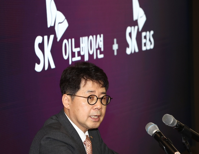 지난달 서울 종로구 SK서린빌딩에서 열린 SK이노베이션-SK E&S 합병 관련 기자간담회에서 박상규 SK이노베이션 사장이 발표하고 있다. 연합뉴스