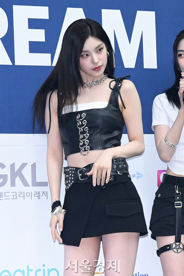 그룹 있지(ITZY) 예지가 22일 오후 서울 송파구 서울 잠실실내체육관에서 진행된 ‘2024 케이 월드 드림 어워즈(2024 K-WORLD DREAM AWARDS)’ 레드카펫에서 포즈를 취하고 있다. 김규빈 기자 2024.08.22